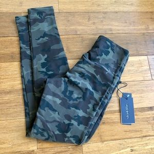 **NWT**STRUT THIS Camo print leggings